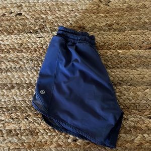 Lululemon blue/navy hotty hot shorts! Size 2, 4”!